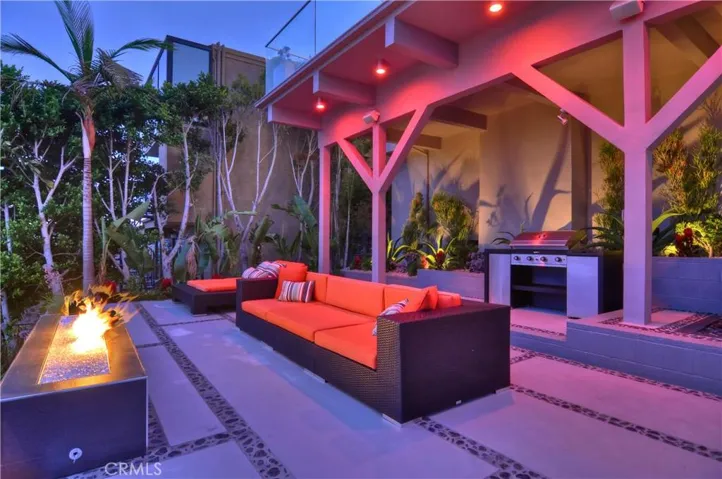 1169 Katella Street, Laguna Beach, California 92651