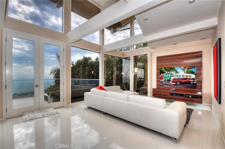 1169 Katella Street, Laguna Beach, California 92651