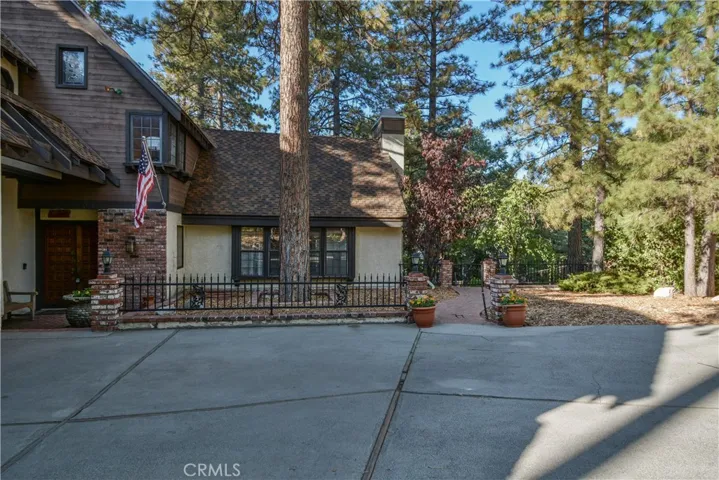 27981 St Bernard Lane, Lake Arrowhead, California 92352