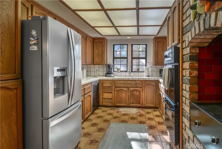 27981 St Bernard Lane, Lake Arrowhead, California 92352