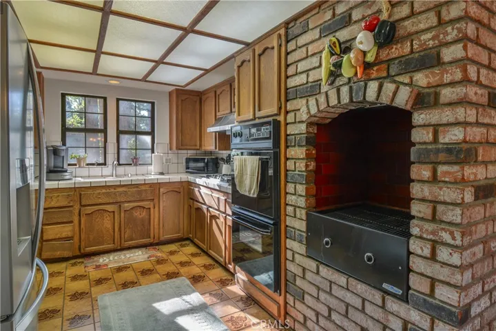 27981 St Bernard Lane, Lake Arrowhead, California 92352