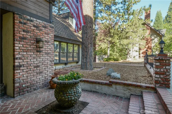 27981 St Bernard Lane, Lake Arrowhead, California 92352