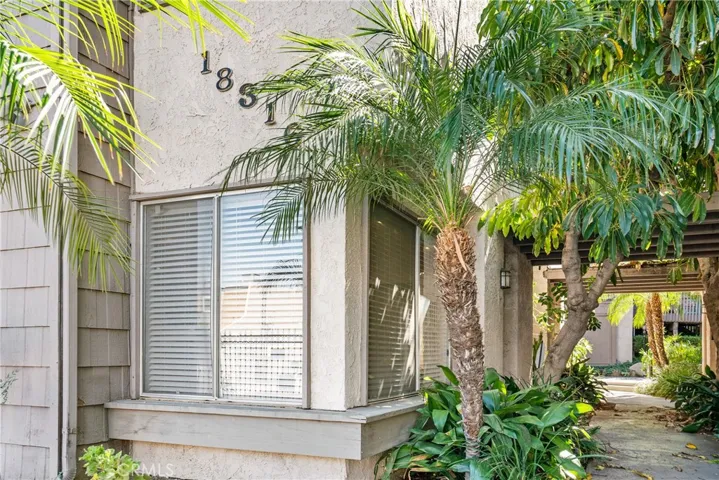 18316 Hatteras Street 5, Tarzana, California 91356