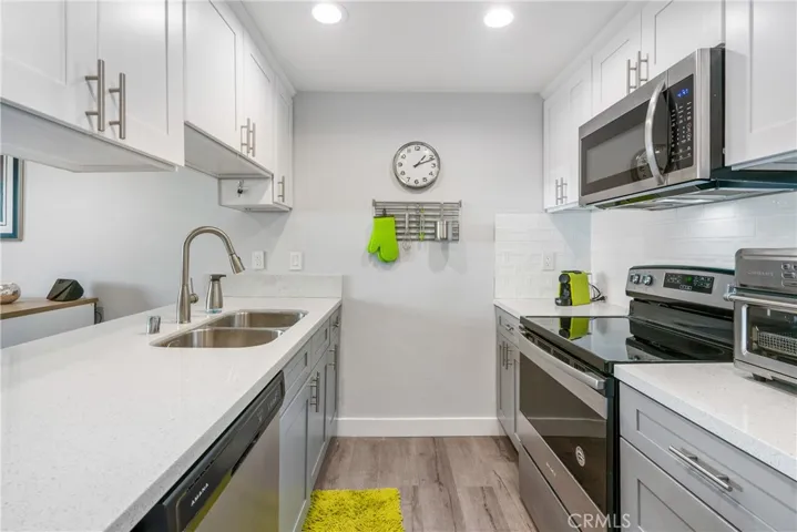 18316 Hatteras Street 5, Tarzana, California 91356