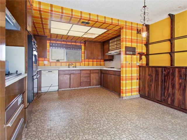 16342 Gentry Lane, Huntington Beach, California 92647