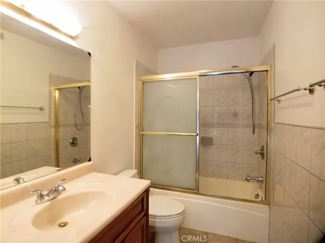 21807 Lostine Avenue, Carson, California 90745