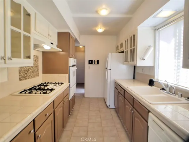 21807 Lostine Avenue, Carson, California 90745