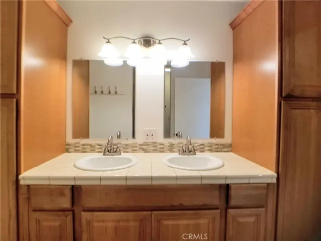 21807 Lostine Avenue, Carson, California 90745