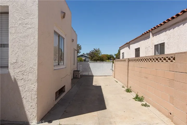 2039 S Hickory Street, Santa Ana, California 92707