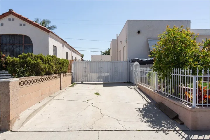 2039 S Hickory Street, Santa Ana, California 92707