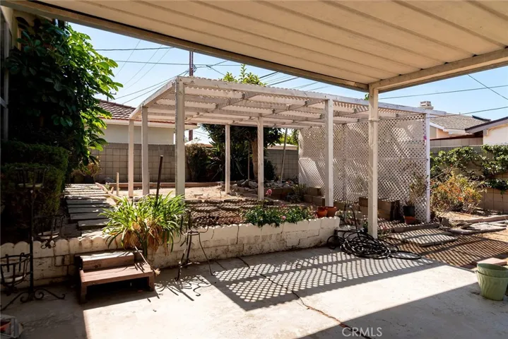 18207 Manhattan Place, Torrance, California 90504