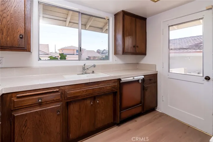 18207 Manhattan Place, Torrance, California 90504