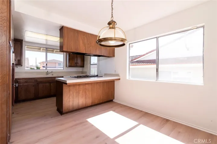 18207 Manhattan Place, Torrance, California 90504