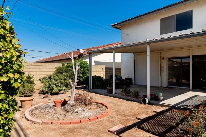 18207 Manhattan Place, Torrance, California 90504