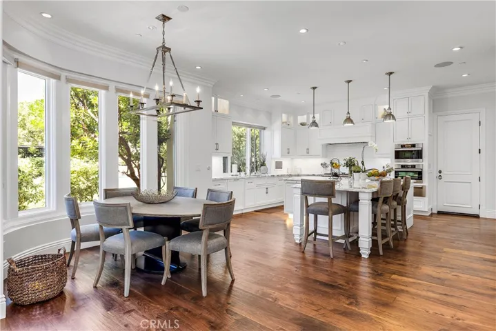 Large eat in kitchen with the finest fixtures and appliances.