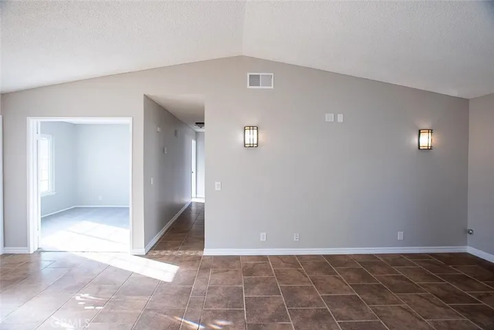 938 N Elmwood Avenue, Rialto, California 92376