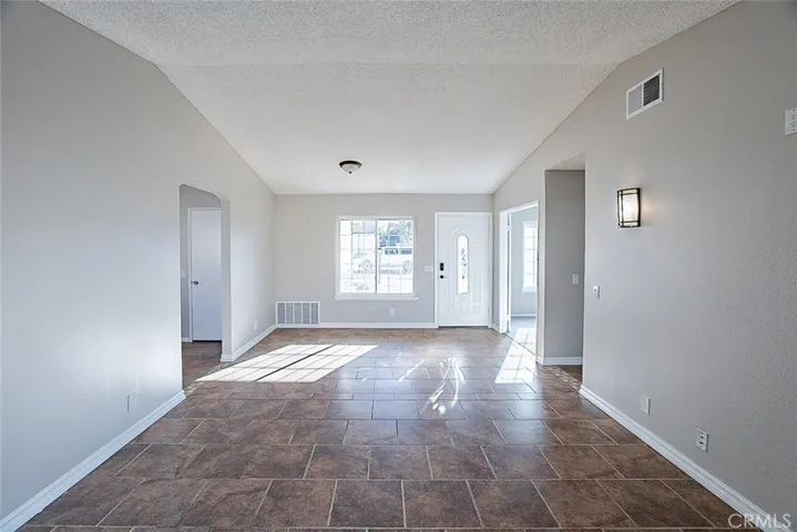 938 N Elmwood Avenue, Rialto, California 92376