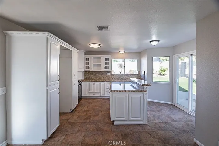 938 N Elmwood Avenue, Rialto, California 92376