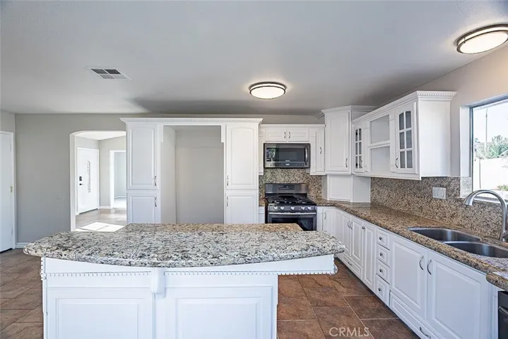 938 N Elmwood Avenue, Rialto, California 92376