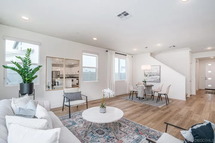 8898 Trailridge Avenue, Santee, California 92071