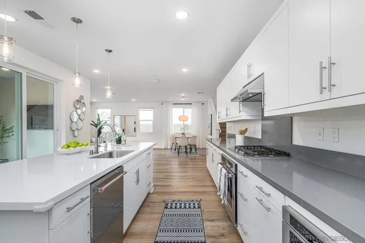 8898 Trailridge Avenue, Santee, California 92071
