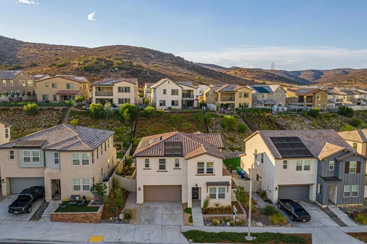 8898 Trailridge Avenue, Santee, California 92071