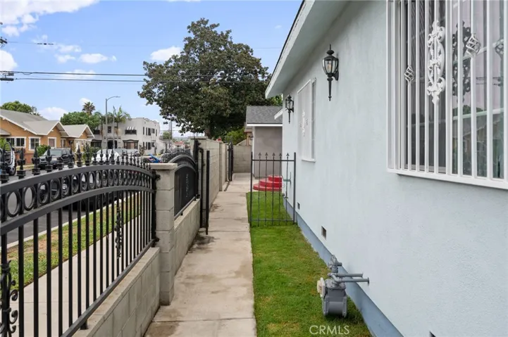 4239 S Harvard Boulevard, Los Angeles, California 90062