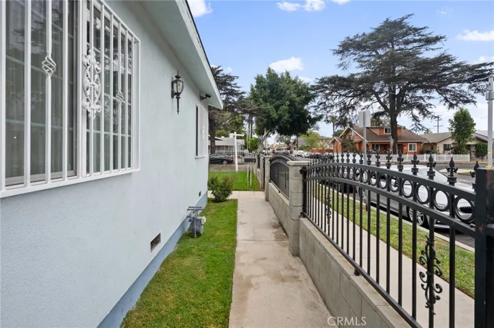 4239 S Harvard Boulevard, Los Angeles, California 90062