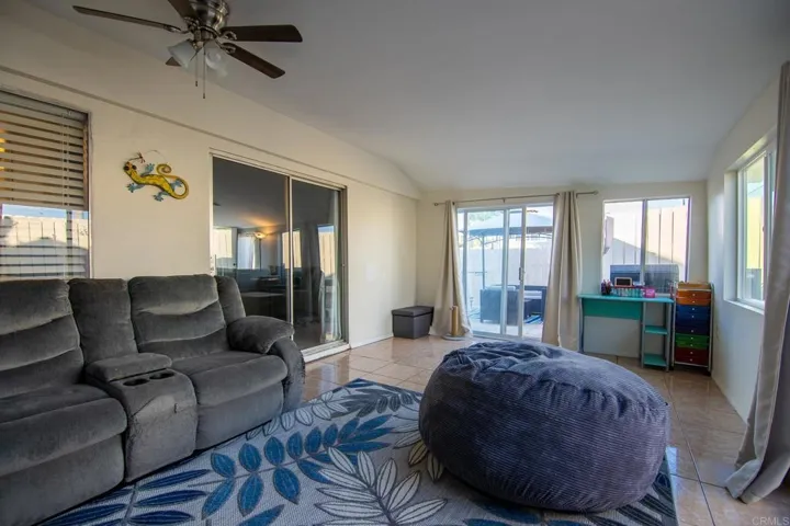581 Carrie Cir, San Marcos, California 92069