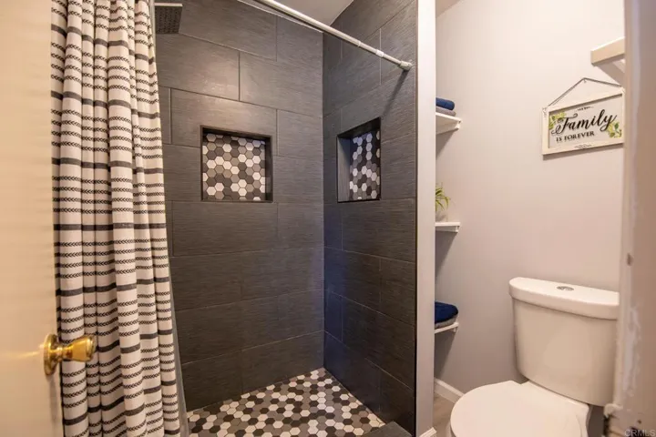 581 Carrie Cir, San Marcos, California 92069