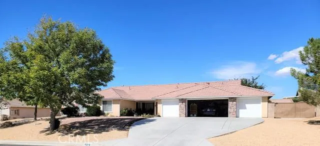 15319 Lookout Road, Apple Valley, California 92307