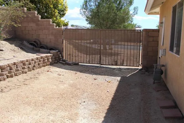 15319 Lookout Road, Apple Valley, California 92307
