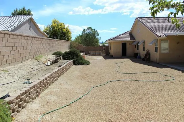 15319 Lookout Road, Apple Valley, California 92307