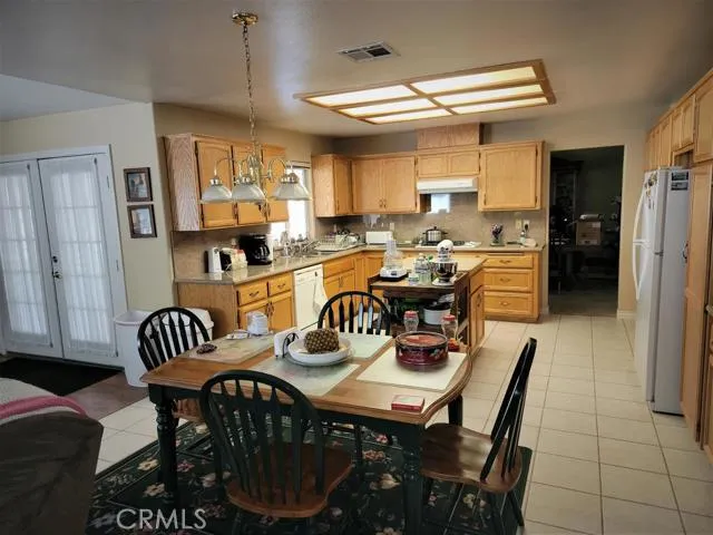 15319 Lookout Road, Apple Valley, California 92307
