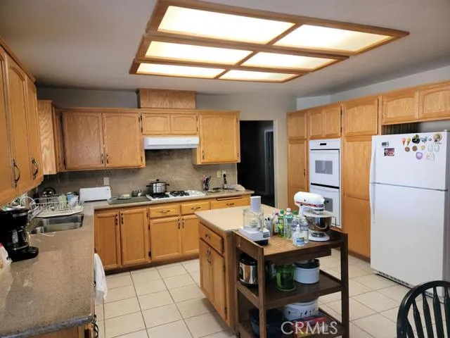 15319 Lookout Road, Apple Valley, California 92307