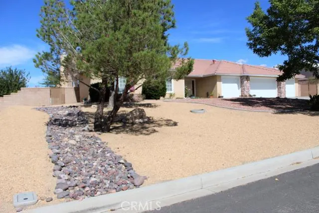 15319 Lookout Road, Apple Valley, California 92307