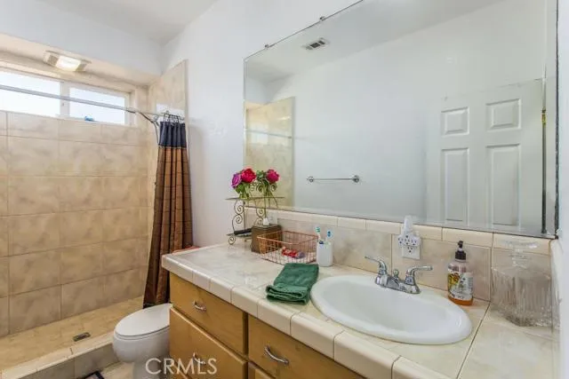 7725 Foley Road, Oak Hills, California 92344