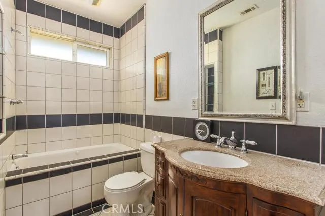 7725 Foley Road, Oak Hills, California 92344