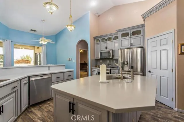 7725 Foley Road, Oak Hills, California 92344