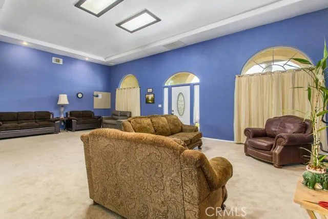 7725 Foley Road, Oak Hills, California 92344