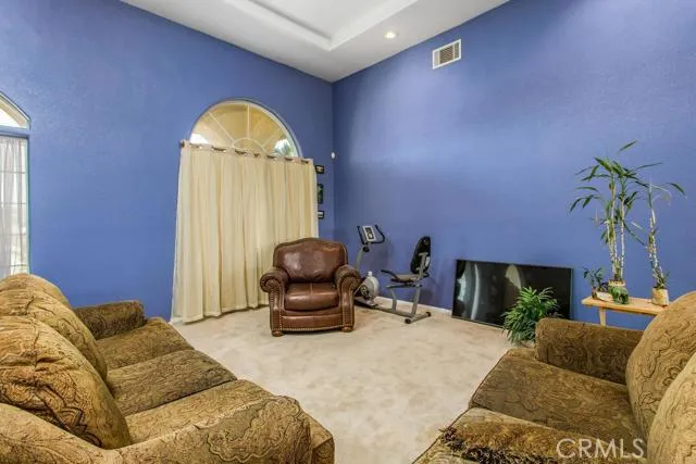 7725 Foley Road, Oak Hills, California 92344