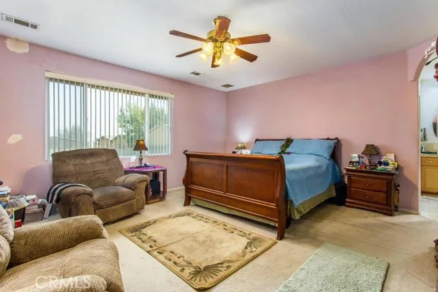 7725 Foley Road, Oak Hills, California 92344