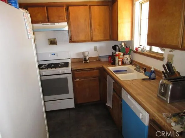 10466 6th Avenue, Hesperia, California 92345