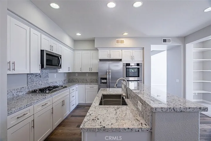 496 Sparrow Lane, San Jacinto, California 92582