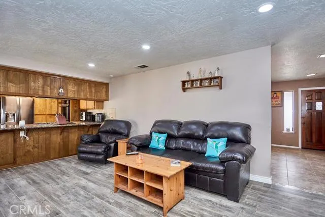 7664 Peach Avenue, Hesperia, California 92345