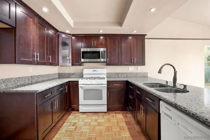 7696 Canyon Point Ln, San Diego, California 92126