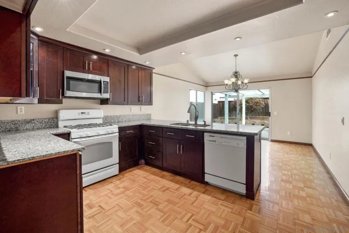 7696 Canyon Point Ln, San Diego, California 92126