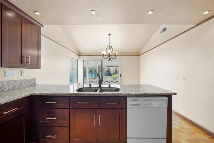 7696 Canyon Point Ln, San Diego, California 92126
