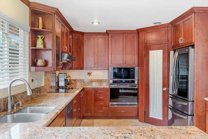 10700 Meadow Glen Way East, Escondido, California 92026