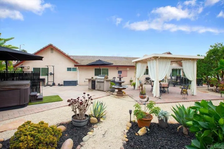 10700 Meadow Glen Way East, Escondido, California 92026